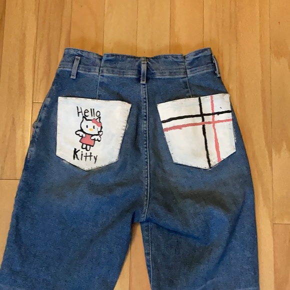 Hello Kitty painted jeans - Picture 2 of 2